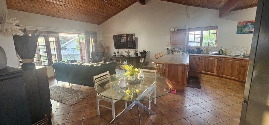 2 Bedroom Property for Sale in Sunrise On Sea Eastern Cape